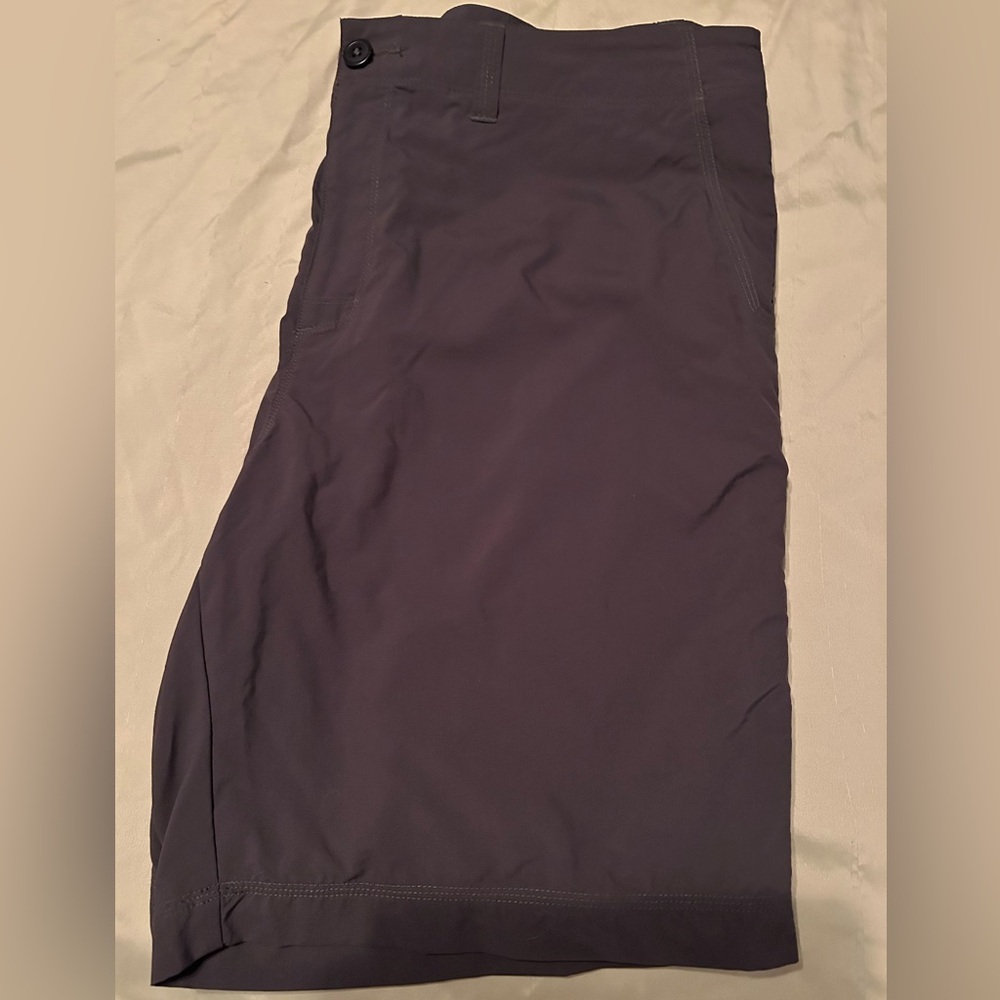 Mountain Hardwear Black Athletic/Hiking Shorts